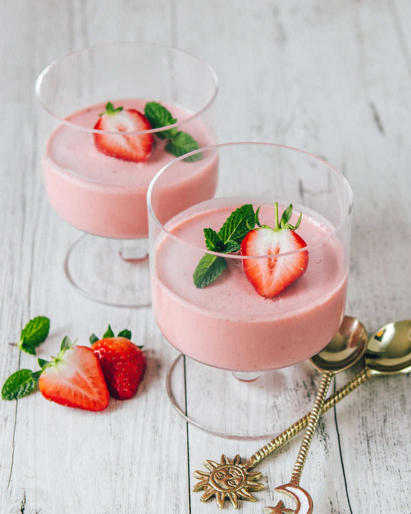 DAIRY-FREE STRAWBERRY YOGHURT | Tropeaka