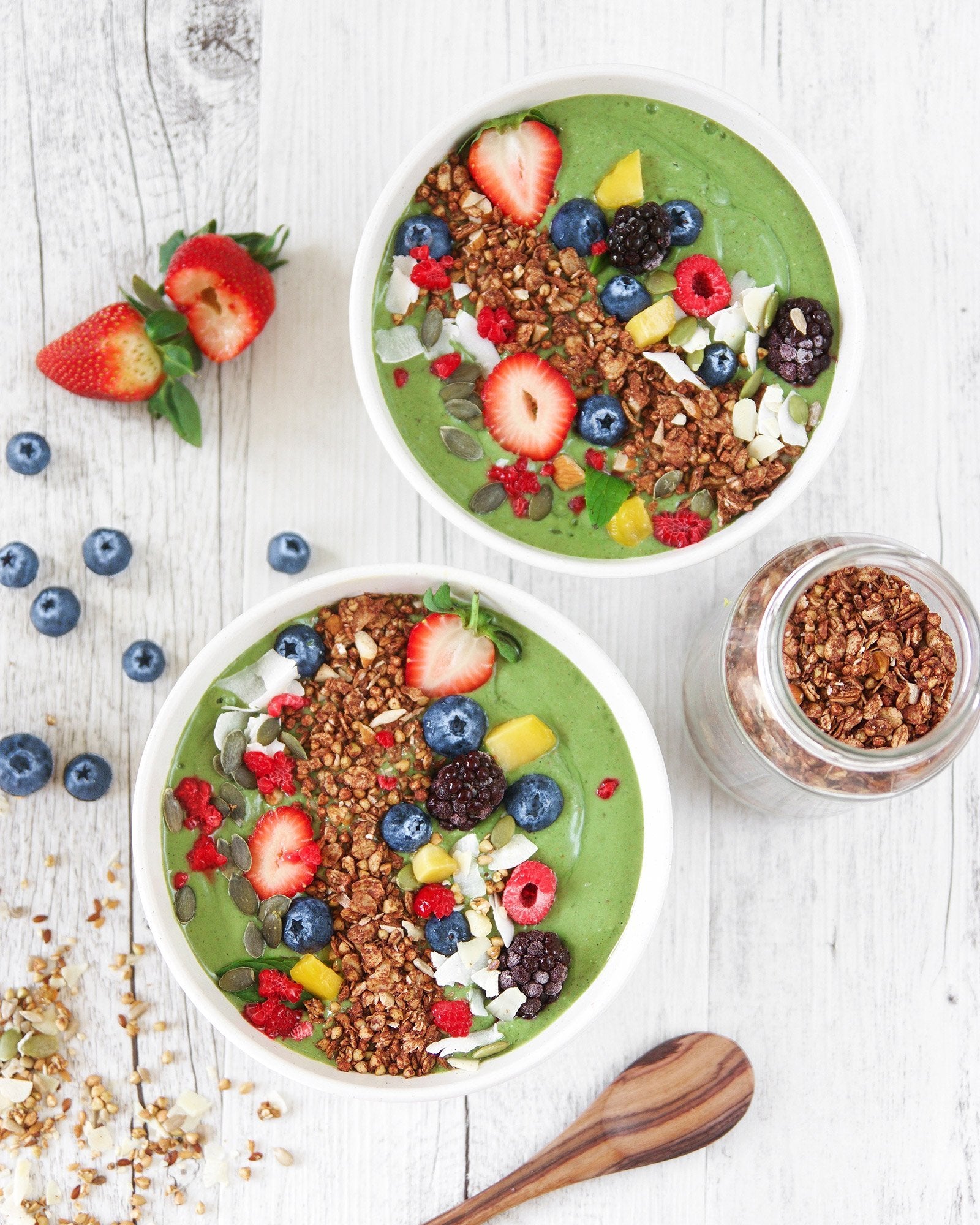 https://tropeaka.com/cdn/shop/articles/mango-matcha-smoothie-bowl_bbe7ced6-324f-48d4-b74b-4a14473257ed_1600x.jpg?v=1571697743